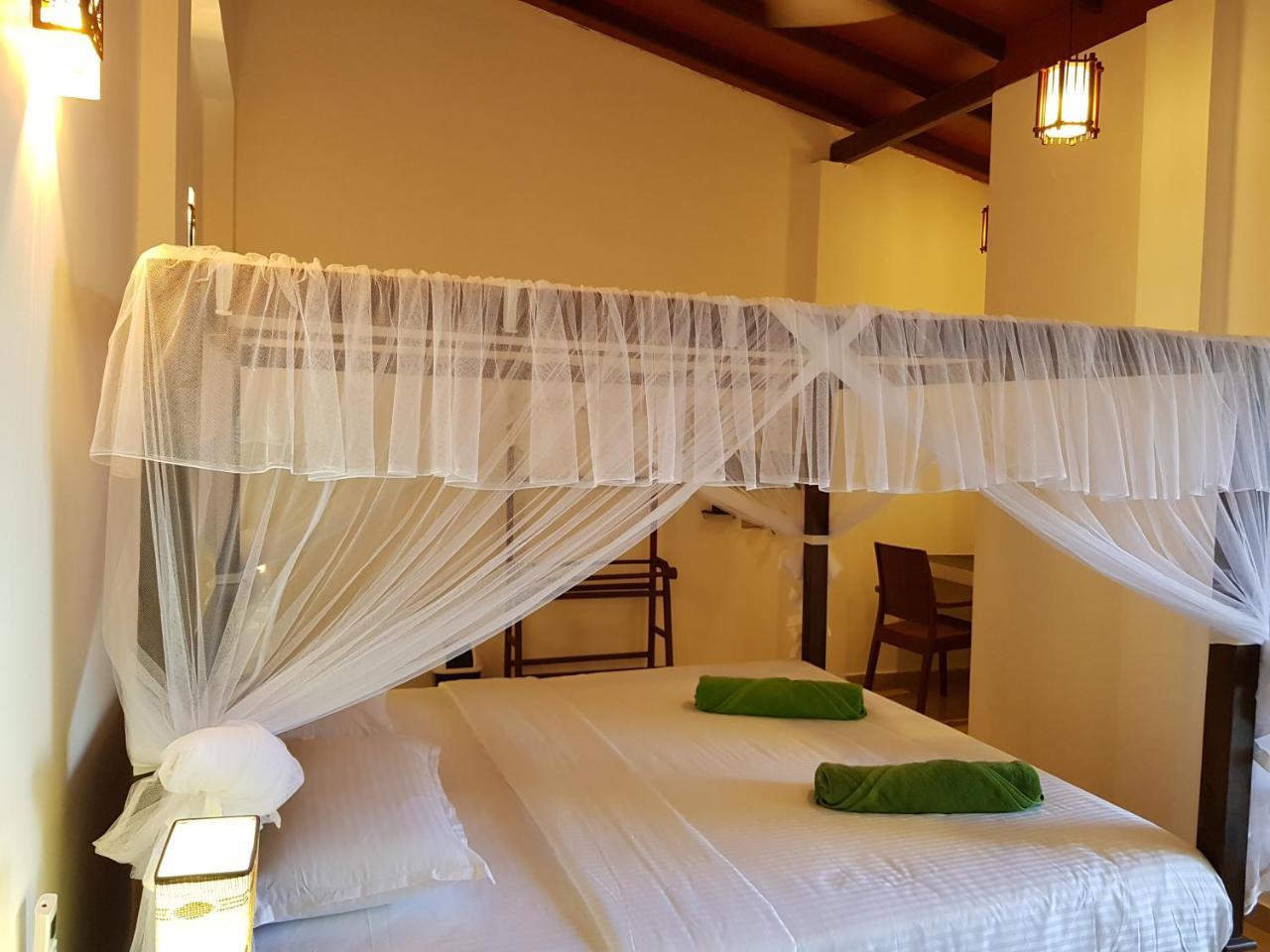 My Whales Guest House Banduramulla Exterior photo